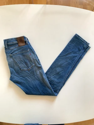 Replay Anbass - Jeans från Replay | Storlek: 29W - 32L - Skicket på jeansen är väldigt bra - Pris: 399kr - Nypris: 1700kr. Hör av er vid frågor!