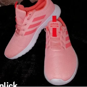 Adidas Original - Cloud Foam -NYA - Helt nya/Oanvända Adidas Cloud Foam i snygg färg.  Storlek: 38  Ordinarie pris 998:-  