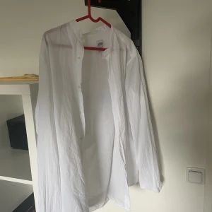 Linne skjorta från zara - Aldrig andvänd  Storlek M