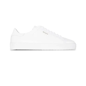 Arigato clean 90s storlek 40 - Säljer mina clean 90s från Axel arigato. De är använda ett fåtal gånger men i bra skick. Skickar gärna fler bilder på mina skor☺️ (bilderna här är hämtade från en hemsida). Jag står för frakten!🤍 Nypris på deras hemsida är 2450, jag säljer de för 550💓