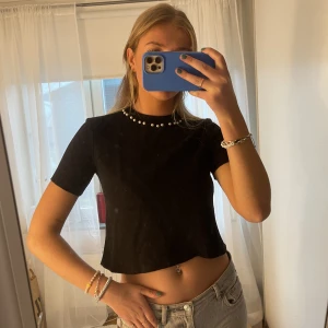 Tjockare topp - Tjockare topp från Zara i mjukt material med pärldetaljer❤️ Storlek S