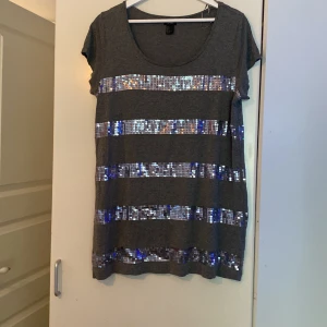 Glittrig tröja  - Bra skick 