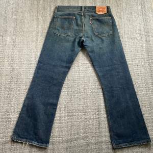 Feta vintage jeans med loose/straight bootcut fit! Size 30/30! Lågmidjad modell 