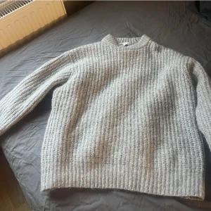 Stickad - Stickad tröja från ZARA. Slutsålda.