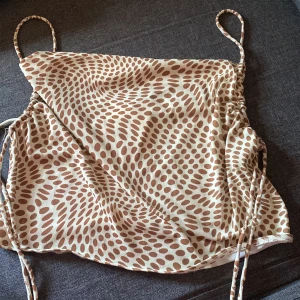 Top från Bershka - Oanvänd top från Bershka, jättefin!