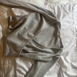 Tröja - Topp från Chiquelle. Knappast använd och jättebra material! Priset kan diskuteras.