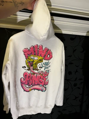 Hoodie svampbob - Använt men bra skick, hel och ren