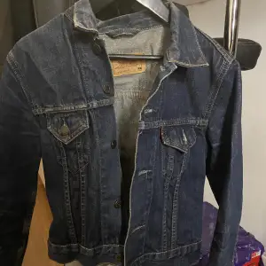 Jeans jacka från Levis  Storlek XS