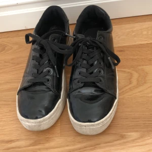 Svarta sneakers  - Kommer inte till användning, är i bra skick!