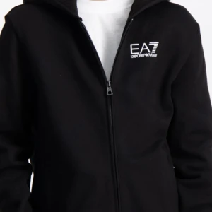 Ea7 sip Hoodie  - Strl 12 år.  Bra skick.  Nypris 900kr 