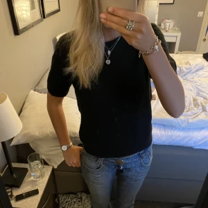 Stickad t shirt  - Säljer en stickad t-shirt från hm 💖