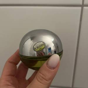 DKNY Be Delicious EdP. Ytterst lite använd, som ny! 