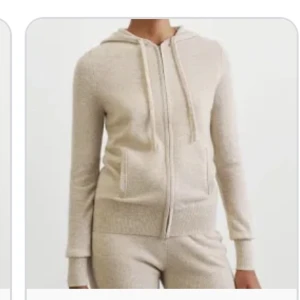 Soft goat tröja zip XS - Har inte använt många gånger och tröjan är i ett väldigt bra skick och i storlek XS