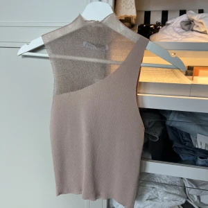 Zara topp - Så fin fest topp från zara som aldrig är använd med lappen kvar! (Frakt tillkommer)