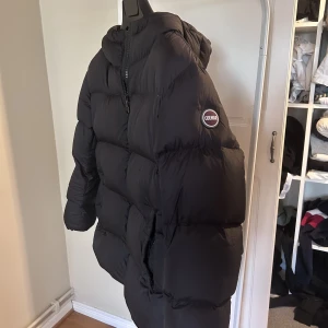 Colmar jacka- vinterjacka S  - Säljer min colmar jacka då den ej används längre. Hade den hela förra vintern. Skicket är bra (8-9/10)