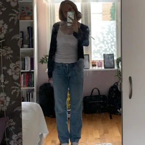 Blå icon jeans - Ljusblå lågmidjade jeans, modellen icon från lager157. Använda en gång av mig men de va för små. ☺️