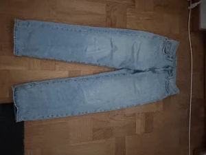 Levis Stay Loose W28 L32 - Säljer mina Levis byxor då jag inte använder de längre  Nypris 1,500kr De är i gott skick 