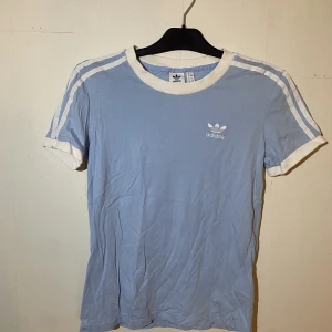 Adidas tshirt  - Fint skick 