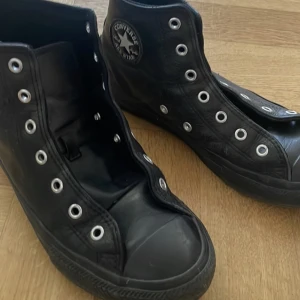 Converse All Star storl 37  - Converse i skinn  Storl 37  Fint anv skick 