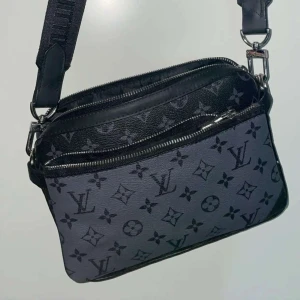 Louis Vuitton Bag - Säljer min väska för den har inte andvänts på ett år, kvitto finns och äkthetsbevis