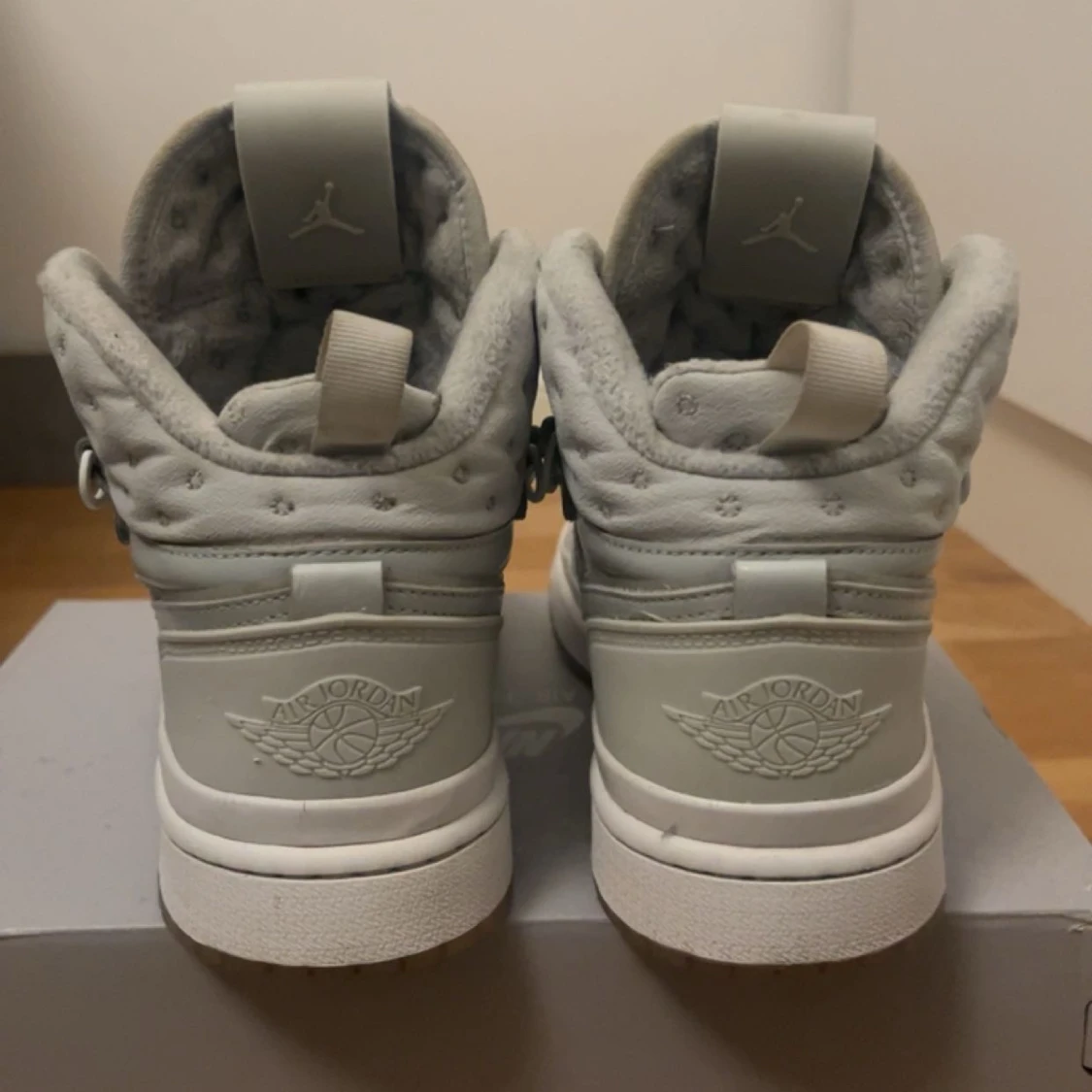 Jordan 1 acclimate  - 90