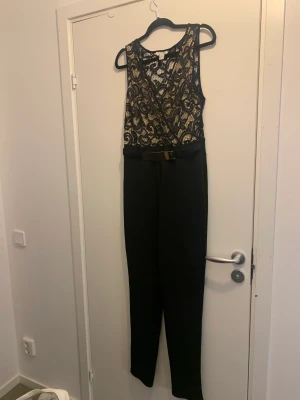 Jumpsuit  - Fin jumpsuit ifrån new yorker. 