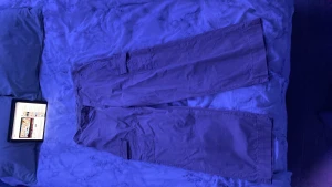 Beiga cargo pants low waist - Använda få tal gånger men i bra skick lite slitna på en bakficka men annars inget 