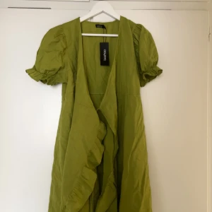 Volangklänning - Helt ny endast provad