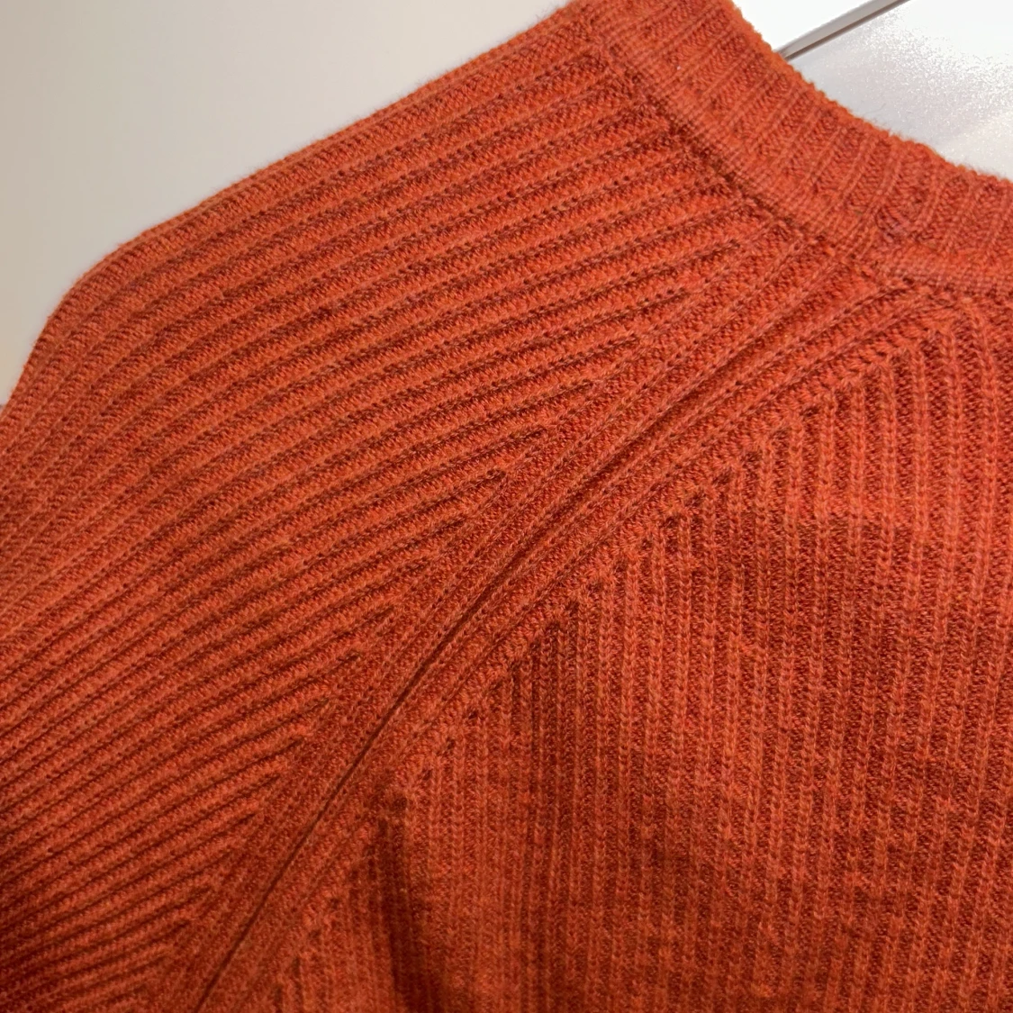 En Orange John Henric tjocktröja i strl L.  - 91