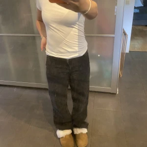 Svarta Jens  - Säljer dessa svarta Jens som aldrig komit till användning dom är i storlek xs