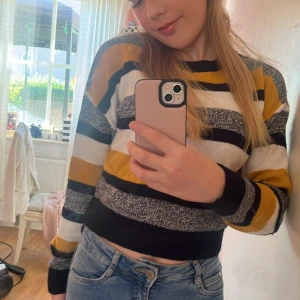 Höst tröja  - Super fin och söt stickad tröja till vintern. Lite tunn men färgerna ger en sådan fin höstkänsla💕🍂