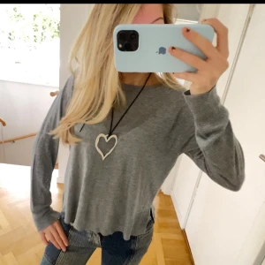 Stickad tröja - Tunn stickad tröja från zara! Super fin men använder inte längre 