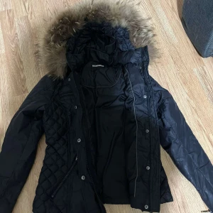 Jacka  - Zoro rockandblue jacka storlek 36 med äkta päls inga hål använd en vinter