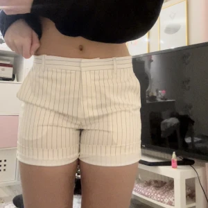 Shorts - säljer dessa superfina randiga shorts då de ej kommer till användning! De är helt oanvända utan endast testade🤍köra för 249kr o säljer för 120🤍