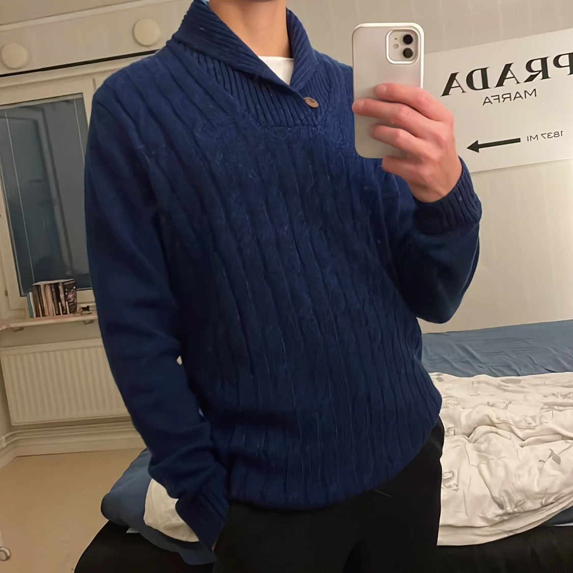 Marinblå Kabelstickad tröja