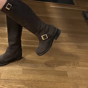 Stövlar  - Äkta bruna Johnny Bulls som knappt är använda. Skriv för prisförslag! 