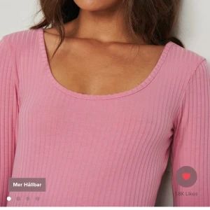 Rosa långärmad  - Fin rosa långärmad från NA-KD. Ribbad och stretchig. Aldrig använd!