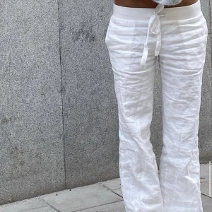 Alobha Label linnebyxor - Säljer ett par av dessa linnebyxor i storlek M (beställde 2 storlekar). Helt nya och oanvända och verkligen supersnygga! Buda om pris 🤩(Bilden är lånad, men det finns privata bilder att få)