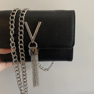 Valentino väska (äkta) - Säljer min valentino väska, nypris ca 600kr säljer för 300kr den är äkta, köpt från Zalando❤️