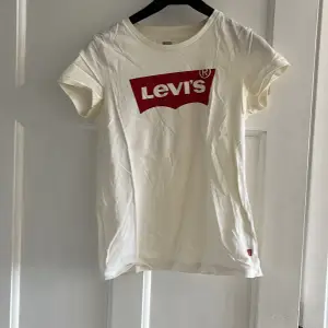 Fin Levis t-shirt💕 ganska använd men det syns inte💕 säljes då en inte används längre💕