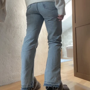 Weekday jeans - Jeans från weekday i modellen ”rowe”, säljer pga de blivit för små för mig!!!