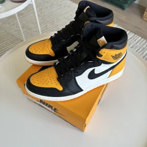 Jordan 1 taxi  - Säljer då dem inte kommer till användning. Storlek: 44,5 Skick: 9/10 (använda 2 gånger) 