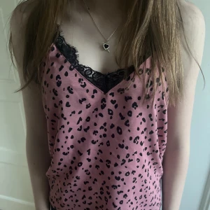 Spets linne i leopard mönster  - Fint spets linne i leopard mönster! Skriv vid intresse eller frågor<33