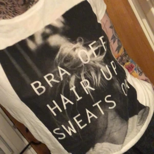 Skön tshirt  - Använd men bra skick Super mjuk Xs men passar s också