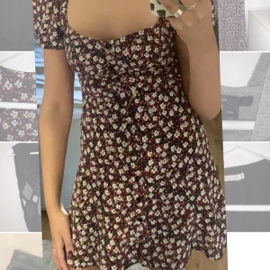 Zara klänning  - Kort klänning från zara som är fortfarande i jättebra skick❤️