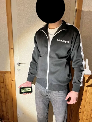 Palm Angels tröja / kofta svart - Helt ny Palm Angels kofta i storlek M, taggar och pase medföljer