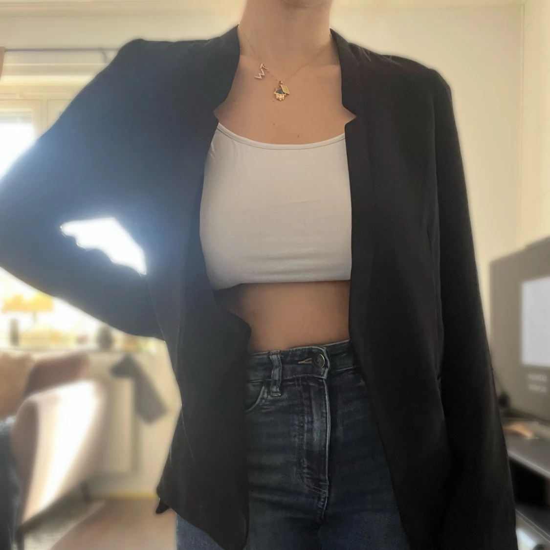 Svart blazer från Gina Tricot - 90