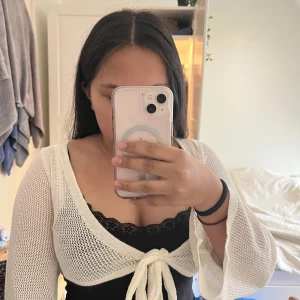 Nät tröja  - Vit nät tröja med flare armar, använd 1 gång. 