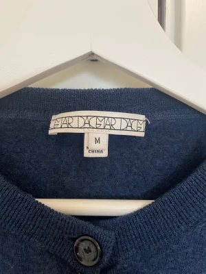 Dagmar kofta - Säljer min superfina kofta från dagmar i Merino Wool. Nypris för koftan ligger på runt 2000-3000💙använd fåtal gånger 