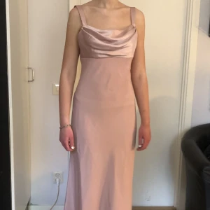 Balklänning satin - Fin rosa satin balklänning från aspeed i storlek 36-38🤍 Köp gärna direkt, eller chatta med mig👍🏼